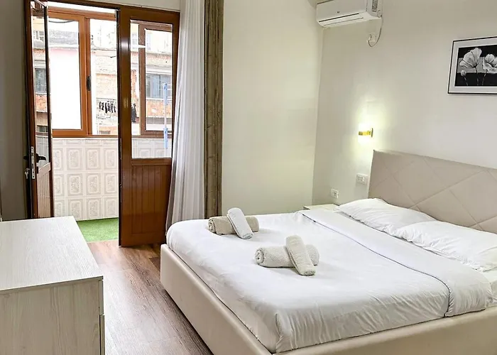 דירה A Designed With Love, Enriched By Our Balcony Garden טיראנה